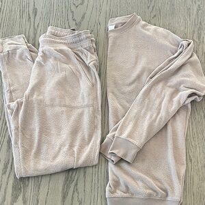 Alo Women’s Cozy Fleece Sweatshirt and Joggers Set - tan size small
